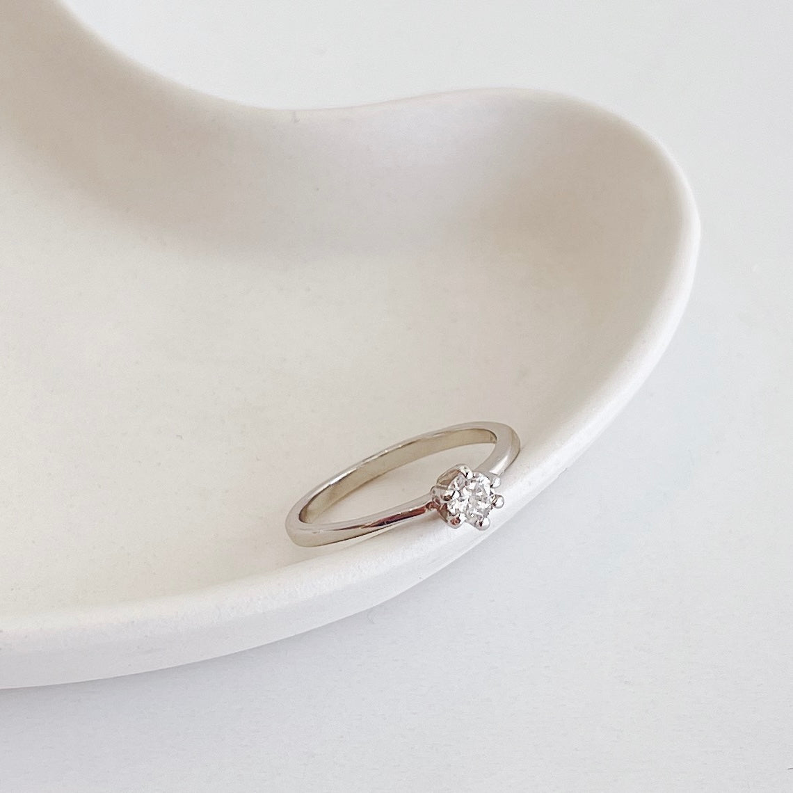 ANILLO PLATEADO CIRCONIA